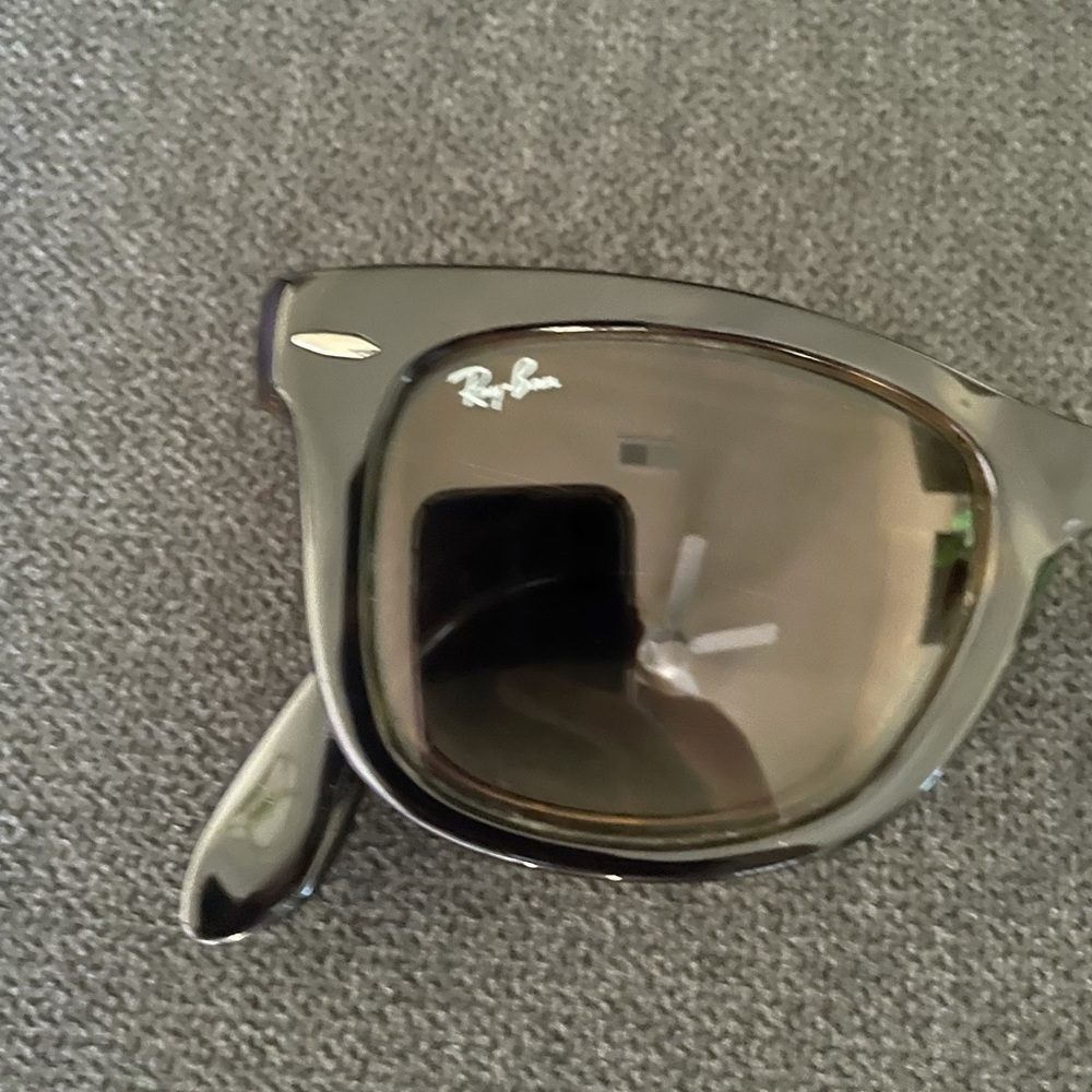 Like new foldable Ray Bans!  Tortoise in color!